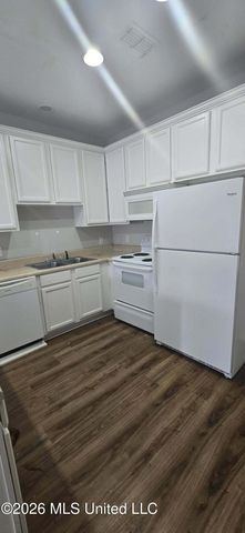 2416 Felicity Street, B, Ocean Springs, MS 39564