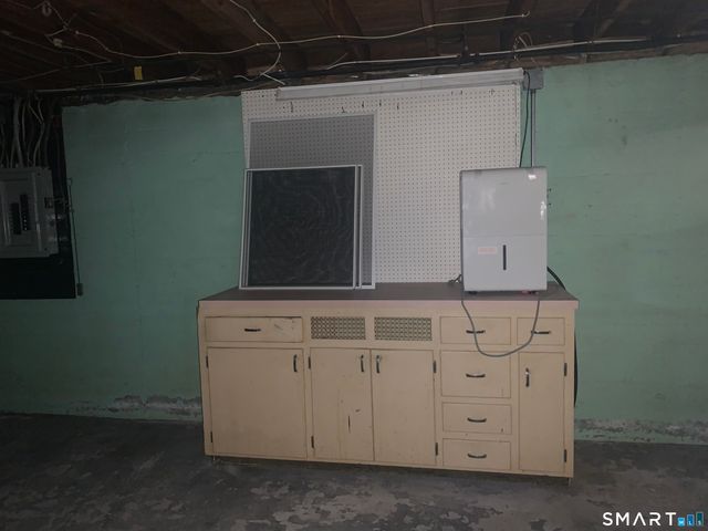 27 Lydall Street, Manchester, CT 06042