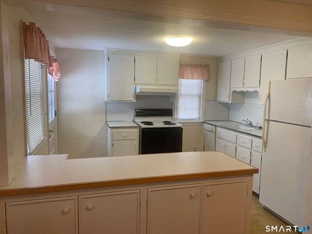 27 Lydall Street, Manchester, CT 06042