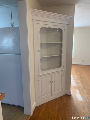 27 Lydall Street, Manchester, CT 06042