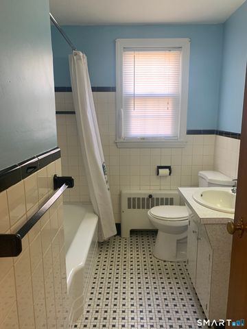 27 Lydall Street, Manchester, CT 06042