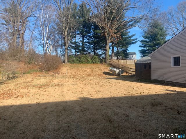 27 Lydall Street, Manchester, CT 06042