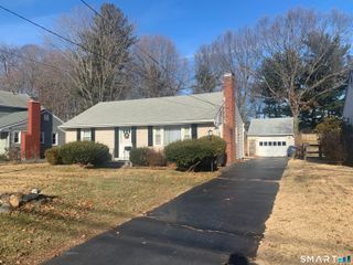 27 Lydall Street, Manchester, CT 06042