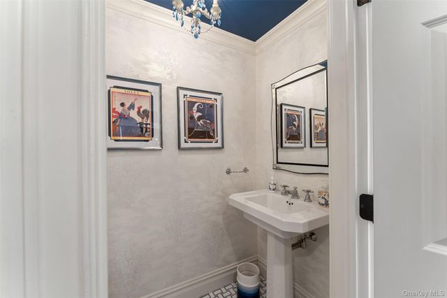 7 Lenox Place, Scarsdale, NY 10583