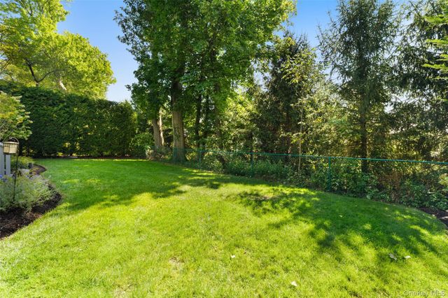 7 Lenox Place, Scarsdale, NY 10583