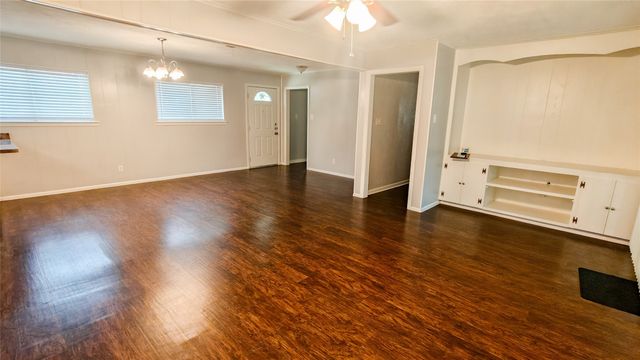 4800 Sabelle Lane, Haltom City, TX 76117