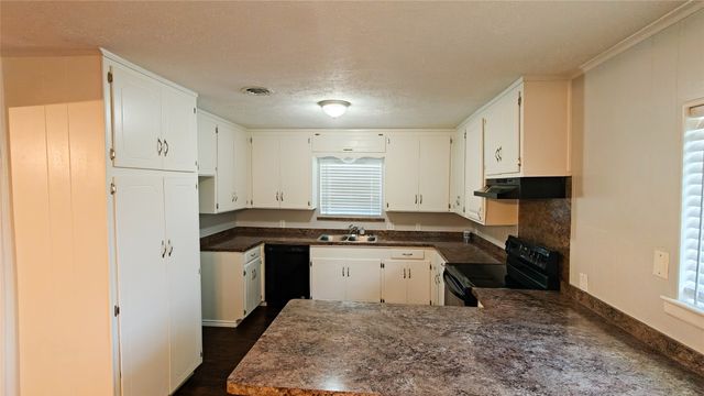 4800 Sabelle Lane, Haltom City, TX 76117