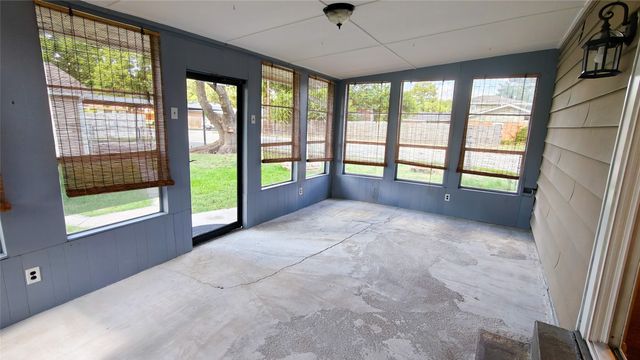4800 Sabelle Lane, Haltom City, TX 76117