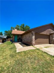 1105 Parkview Drive, Midwest City, OK 73110