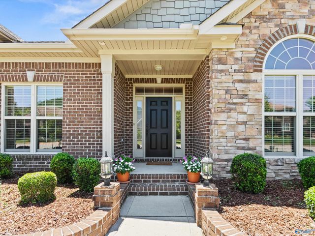 8 Abby Glen Way, Gurley, AL 35748