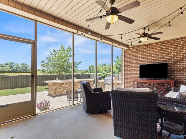 8 Abby Glen Way, Gurley, AL 35748