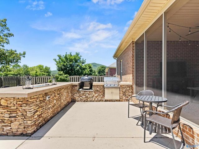 8 Abby Glen Way, Gurley, AL 35748