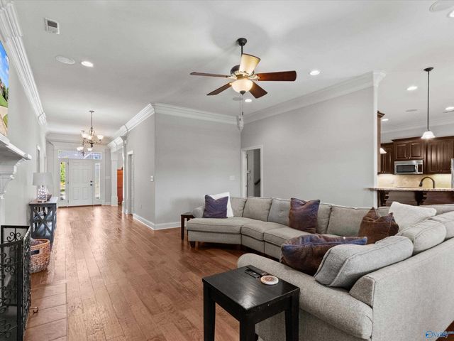 8 Abby Glen Way, Gurley, AL 35748