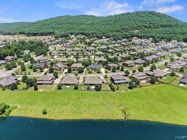 8 Abby Glen Way, Gurley, AL 35748