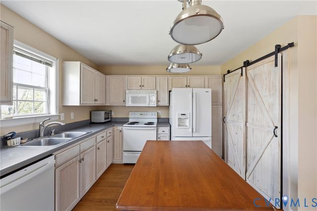 6916 Dartmouth Ave, Glen Allen, VA 23226