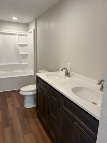 211 Vz County Road 3725, Wills Point, TX 75169