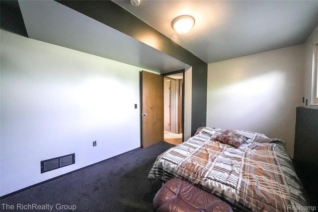 30350 Quinkert Street, Roseville, MI 48066