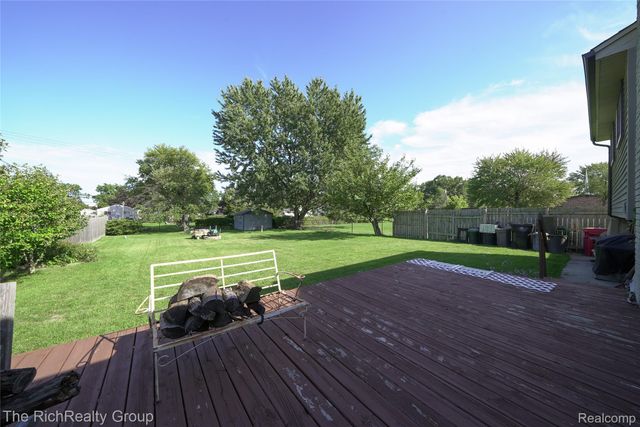 30350 Quinkert Street, Roseville, MI 48066