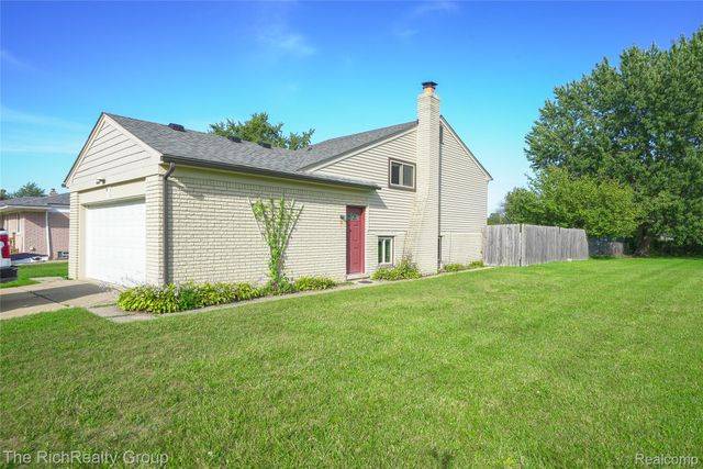 30350 Quinkert Street, Roseville, MI 48066