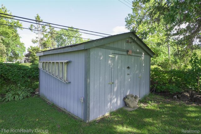 30350 Quinkert Street, Roseville, MI 48066