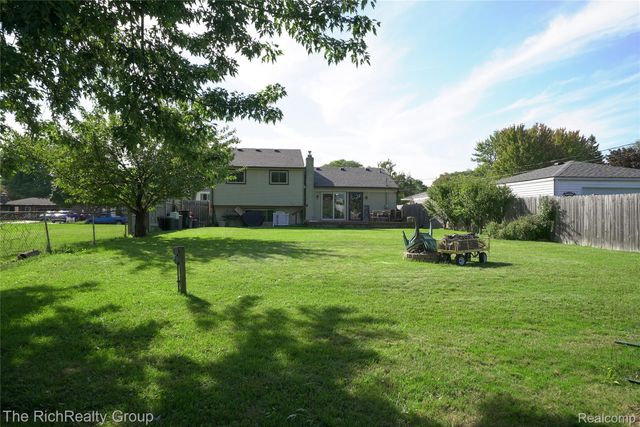 30350 Quinkert Street, Roseville, MI 48066