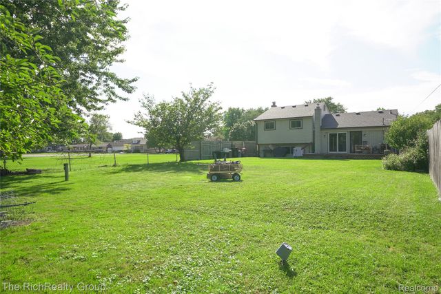 30350 Quinkert Street, Roseville, MI 48066