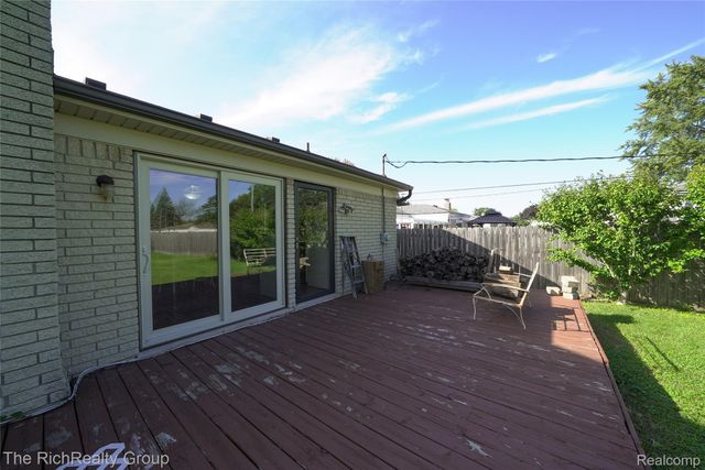 30350 Quinkert Street, Roseville, MI 48066