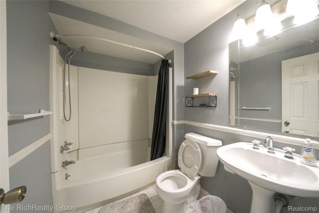 30350 Quinkert Street, Roseville, MI 48066