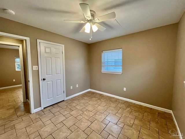 1127 Redwood Ln, Gulf Breeze, FL 32563