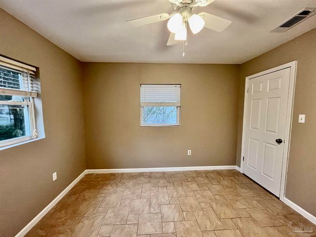 1127 Redwood Ln, Gulf Breeze, FL 32563