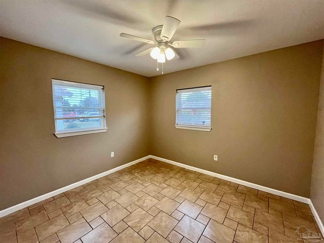 1127 Redwood Ln, Gulf Breeze, FL 32563