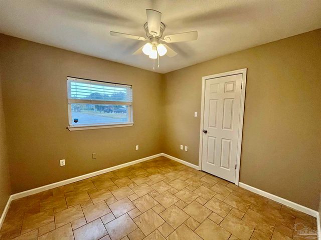 1127 Redwood Ln, Gulf Breeze, FL 32563