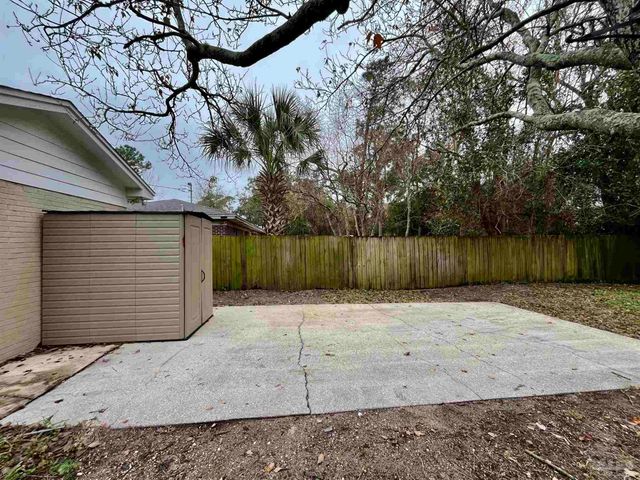 1127 Redwood Ln, Gulf Breeze, FL 32563