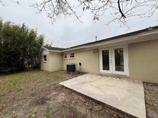 1127 Redwood Ln, Gulf Breeze, FL 32563