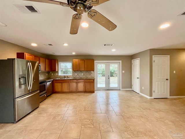 1127 Redwood Ln, Gulf Breeze, FL 32563