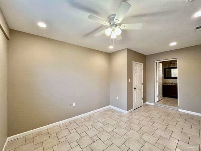 1127 Redwood Ln, Gulf Breeze, FL 32563