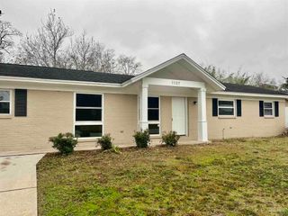1127 Redwood Ln, Gulf Breeze, FL 32563