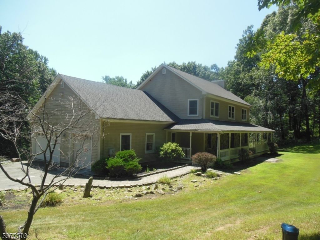 Image 2 of property listing at 162 Cherry Tree Bend Rd, Mansfield Twp., NJ 07865