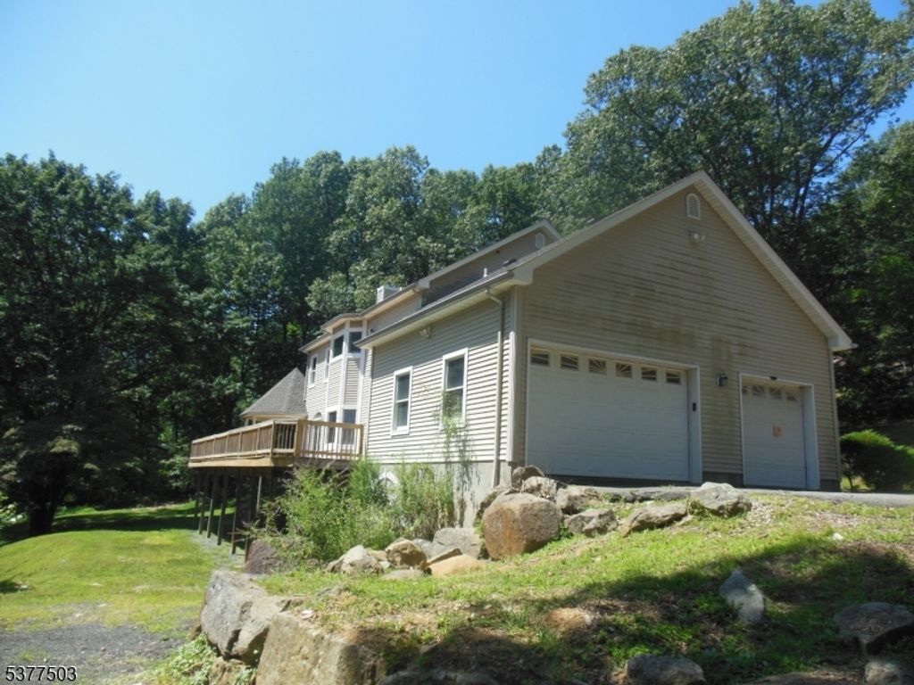 Image 22 of property listing at 162 Cherry Tree Bend Rd, Mansfield Twp., NJ 07865