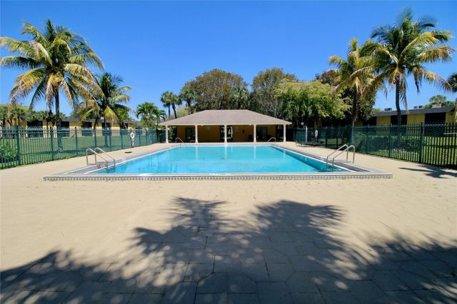 316 Meadows Circle 316, Boynton Beach, FL 33436