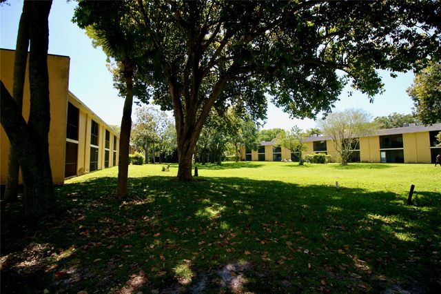 316 Meadows Circle 316, Boynton Beach, FL 33436