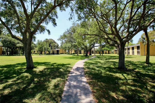 316 Meadows Circle 316, Boynton Beach, FL 33436