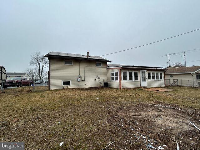 3140 LARK DR, York, PA 17404