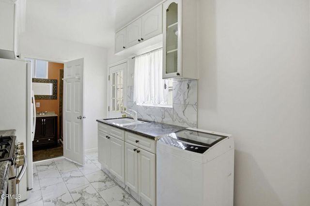 1606 Glenwood Road A, Glendale, CA 91201