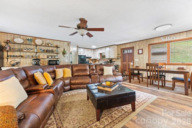 275 Knob Hill Estates Road, Sylva, NC 28779