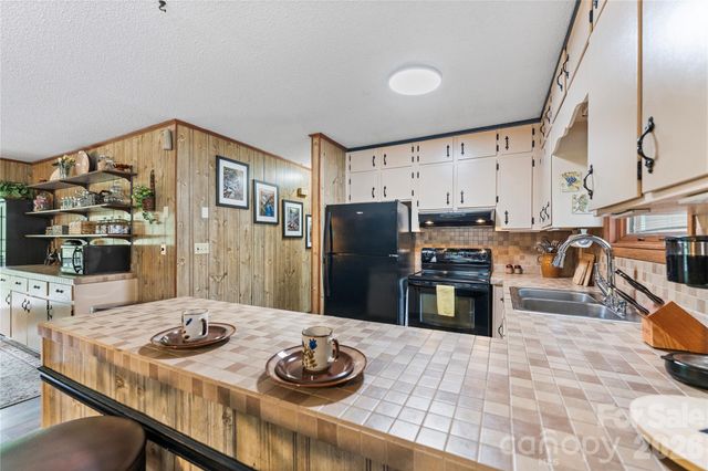 275 Knob Hill Estates Road, Sylva, NC 28779