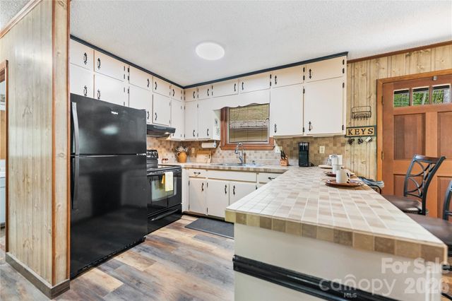 275 Knob Hill Estates Road, Sylva, NC 28779