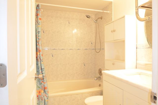 826 E Old Willow Road 206, Prospect Heights, IL 60070