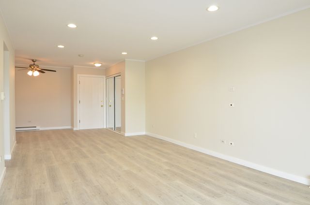 826 E Old Willow Road 206, Prospect Heights, IL 60070
