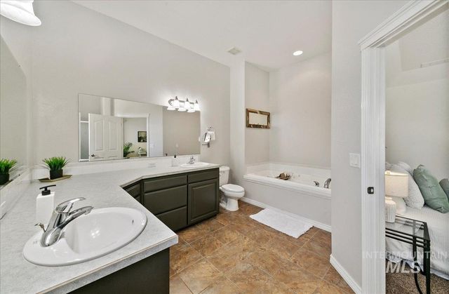 4019 E Man O War Dr, Nampa, ID 83686